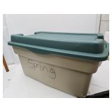 28 Gallon Rubbermaid Hinged Storage Tote