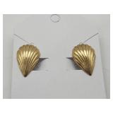 VTG Gold Tone Seashell Clip Back Earrings