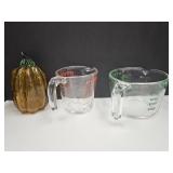 Glass Pumpkin & Pyrex 4 C & 2C Measurers
