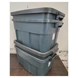 4 Rubber Maid 14 G Totes *Only 2 Have Lids*