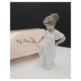 Lladro Little Girl W Box 9" High