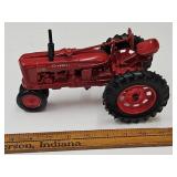 VTG Ertl Tractor FARMALL H Die Cast
