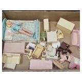 Fisher Price Mom & Bed W VTG Doll House Furniture