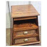 Nice End Table / Side Table  22 x 24" h