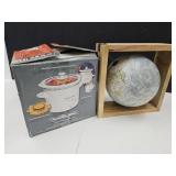 1.5 QT Slow Cooker &  10.5" Framed Globe