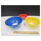 Set of 3 Pyrex Nesting Bowls  Up to 9 3/4" w