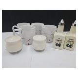 Corelle Mugs & Shakers Oil & Vinigar