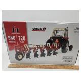 NIB CASE  Ertl 1 /16 Tractor 986 Plow 720
