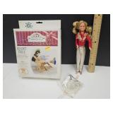 Springfield Resort Doll Table & 78 Mattel S Barbie