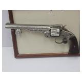 Recreatation Engrave Prop Gun W Display