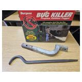Pry Bar 1 1/4" Hitch, Bug Killer in Box