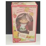 VTG Strawberry Shortcake Doll w Comb