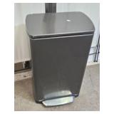 Hand Free Trash Can 16 x 26"h