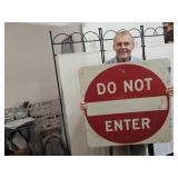 Metal Sign DO NOT ENTER 30 x 30"