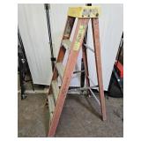 5 Foot Werner Fiberglass Step Ladder 300 LB CAP