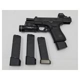 Glock 19 Gen5 w Holoson Scope w 4 Mags & Light
