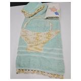 VTG Bath Towel, Wash Cloths & Crocheted Flowers