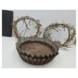 2 VTG Galvanized Pans & 2 Wood Wreaths