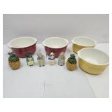 Set Of 4 Tobasco Soup Bowls & VTG Shakers
