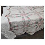 VTG Double Wedding Ring Quilt W Scalloped Edges