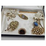 Lot of Vintage Pins & Brooches
