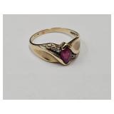 10K Gold Ring Diamond W Stone  2.7 Gr