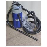 Shop Vac 4 HP Wall Mount Vac w Attachments VGC