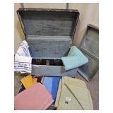 Nice Antique Wool Blankets & Steamer Trunk 39 x25