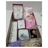 Costume Jewelry; Brooch, Jaclyn Smith +