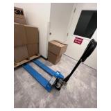 ULINE H-3762 Pallet Truck