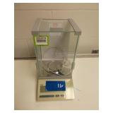 Glass Enclosed Analytical Balance