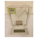 Glass Enclosed Analytical Balance