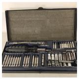 RACHETING SCREWDRIVER AND SOCKET SET