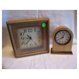 2 Wood Quartz Clocks both need batteries