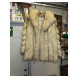Vintage SAGA Fox Fur Coat Size Large - Length 31"