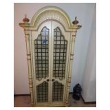 NICE Arched Top Curio Cabinet with Fluted Columns