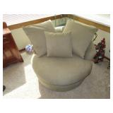 Big Round Swivel Chair = 46" wide