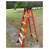 Fiberglass step ladder like new