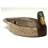 A GOOD MALLARD DRAKE DECOY WITH TURNED HEAD A GOOD MALLARD DRAKE DECOY WITH TURNED HEAD