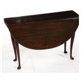 AN 18TH CENTURY OAK QUEEN ANNE GATE LEG TABLE
