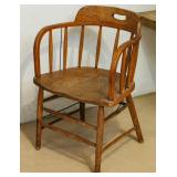 AN EARLY 20TH C. ASH WOOD FIREHOUSE BARREL CHAIR