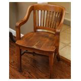 A VINTAGE OAK OFFICE ARM CHAIR