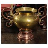 A LARGE IMPRESSIVE BRASS AND COPPER URN W/ HANDLE