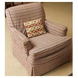 A GOOD CLEAN UPHOLSTERED OCCASIONAL CHAIR