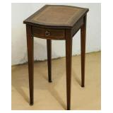 A SMALL HEPPLEWHITE STYLE SIDE TABLE WITH LEATHER