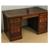 A HANDSOME LATE 1800s WALNUT DESK