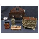 A NICE LOT OF ANTIQUE ACCESSORIES