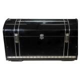 AN EARLY 20TH CENTURY AUTOMOBILE TRUNK