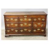 AN 18TH CENTURY ENGLISH OAK BLANKET CHEST