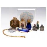 A COLLECTION OF VINTAGE PERFUMES AND COMPACTS